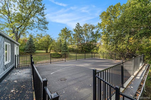 4641 Cove Road, West Bloomfield, MI 48323