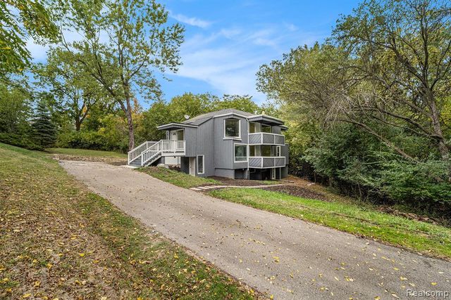 4641 Cove Road, West Bloomfield, MI 48323