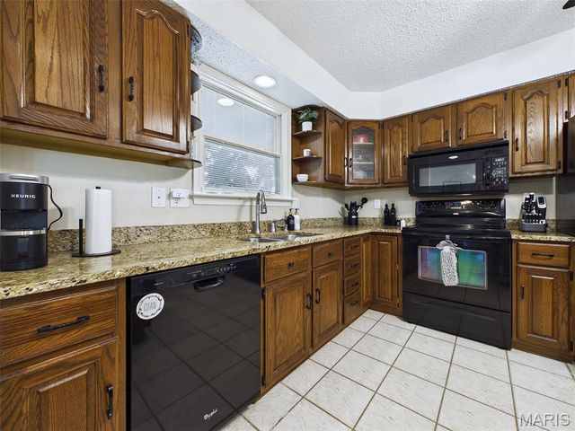 4911 Westmont Avenue, Godfrey, IL 62035