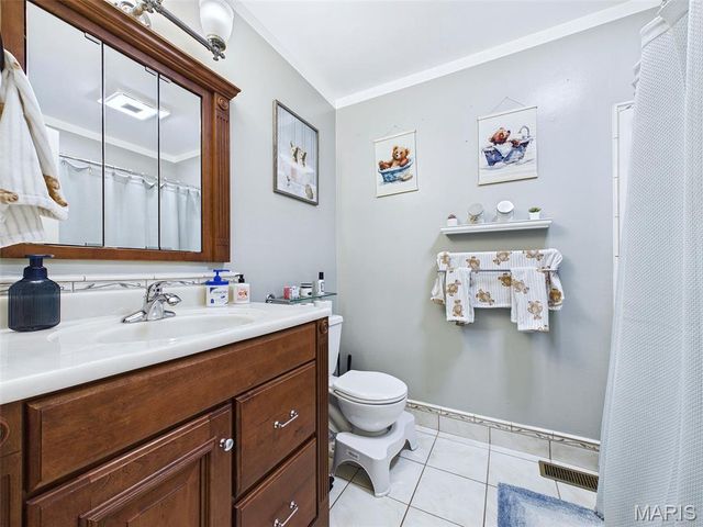4911 Westmont Avenue, Godfrey, IL 62035