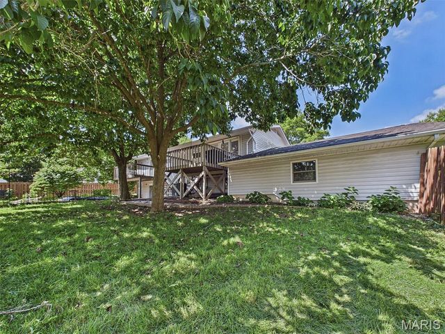 4911 Westmont Avenue, Godfrey, IL 62035