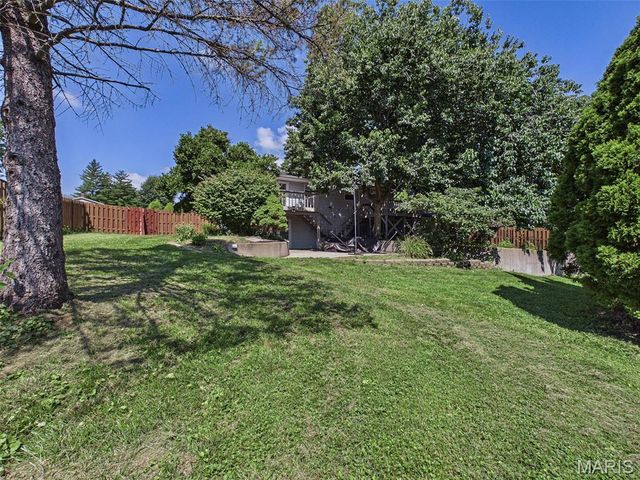 4911 Westmont Avenue, Godfrey, IL 62035
