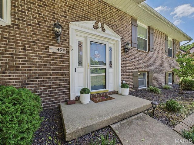 4911 Westmont Avenue, Godfrey, IL 62035