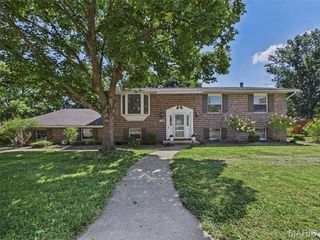 4911 Westmont Avenue, Godfrey, IL 62035