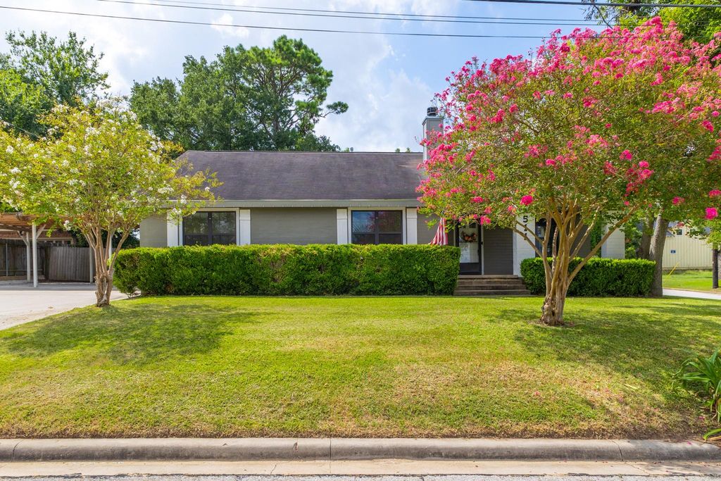 511 W Val Verde Street, Brenham, TX 77833