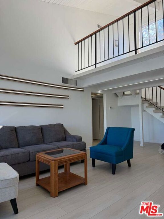 18350 Hatteras Street 278, Tarzana (los Angeles), CA 91356