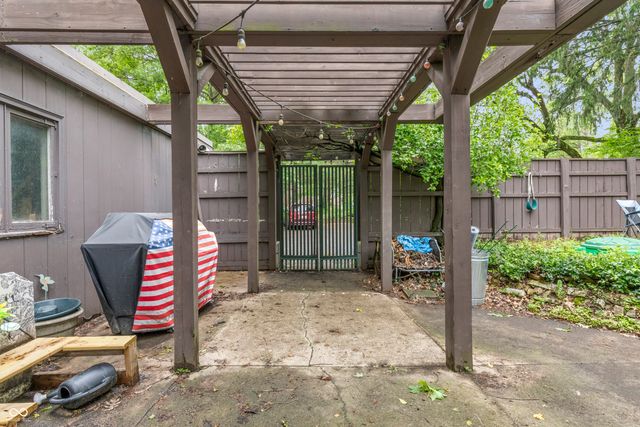 10 Overlook Drive, Anderson, IN 46011