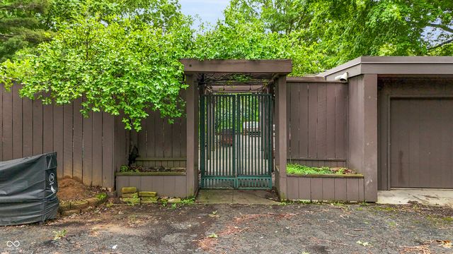10 Overlook Drive, Anderson, IN 46011