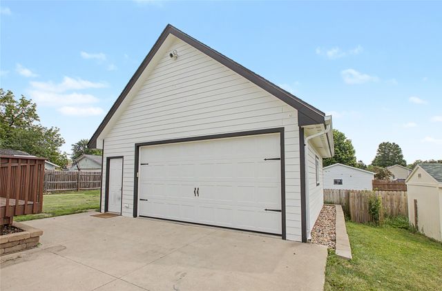317 Elm Avenue SW, Mitchellville, IA 50169
