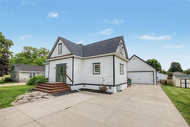 317 Elm Avenue SW, Mitchellville, IA 50169