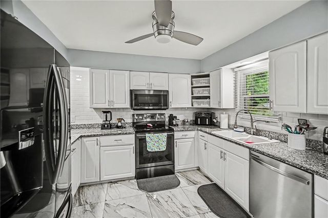 5024 N CHELSEA Avenue, Kansas City, MO 64119