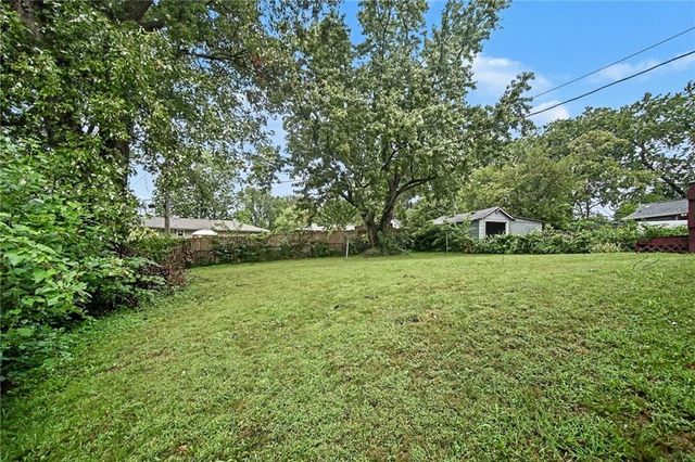 5024 N CHELSEA Avenue, Kansas City, MO 64119