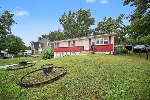 5024 N CHELSEA Avenue, Kansas City, MO 64119