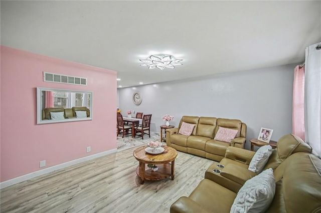 5024 N CHELSEA Avenue, Kansas City, MO 64119