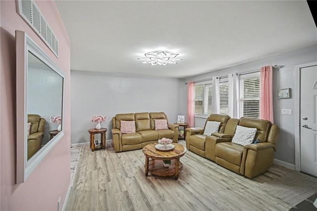 5024 N CHELSEA Avenue, Kansas City, MO 64119