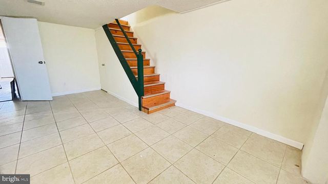 8136 FARNSWORTH ST, Philadelphia, PA 19152