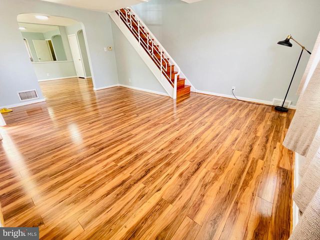 8136 FARNSWORTH ST, Philadelphia, PA 19152