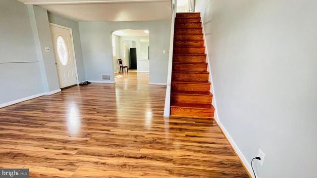 8136 FARNSWORTH ST, Philadelphia, PA 19152