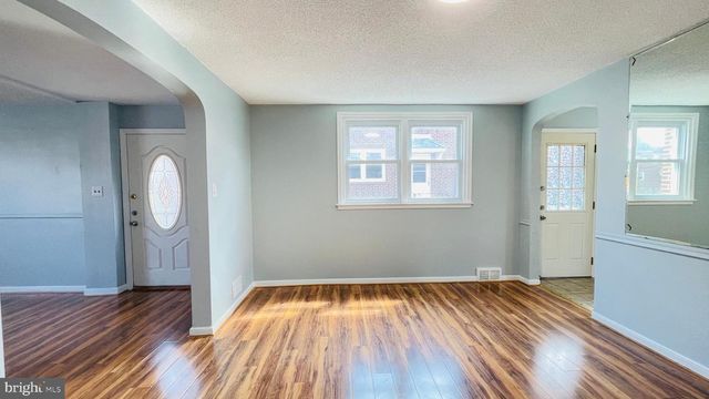 8136 FARNSWORTH ST, Philadelphia, PA 19152