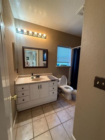 217 Castile Ln, Turlock, CA 95382