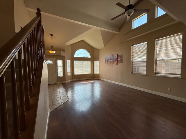 217 Castile Ln, Turlock, CA 95382