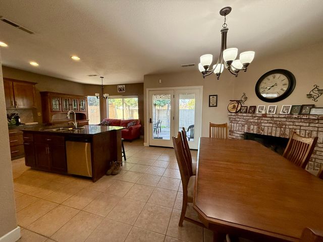 217 Castile Ln, Turlock, CA 95382