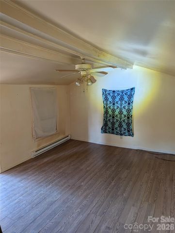 1024 W Sycamore Avenue, Gastonia, NC 28052