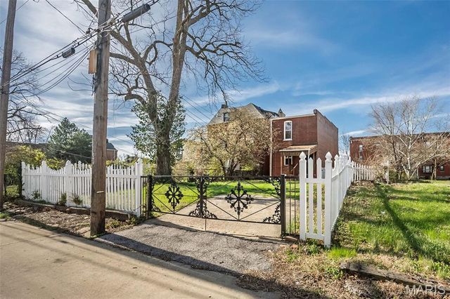 4371 W Belle Place, St Louis, MO 63108