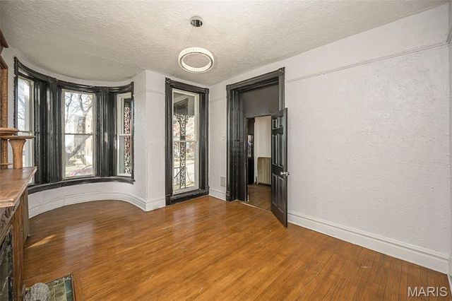 4371 W Belle Place, St Louis, MO 63108