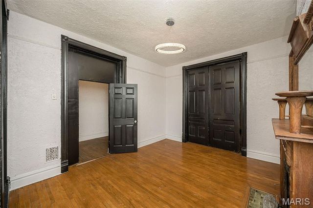 4371 W Belle Place, St Louis, MO 63108