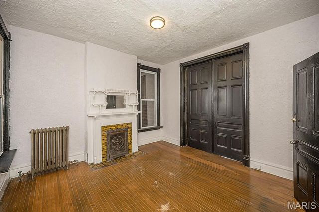 4371 W Belle Place, St Louis, MO 63108