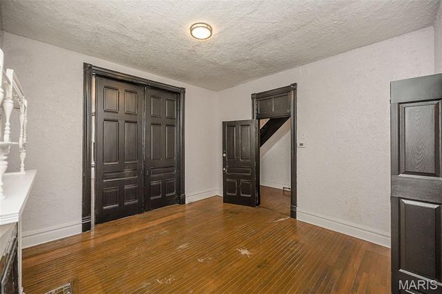 4371 W Belle Place, St Louis, MO 63108