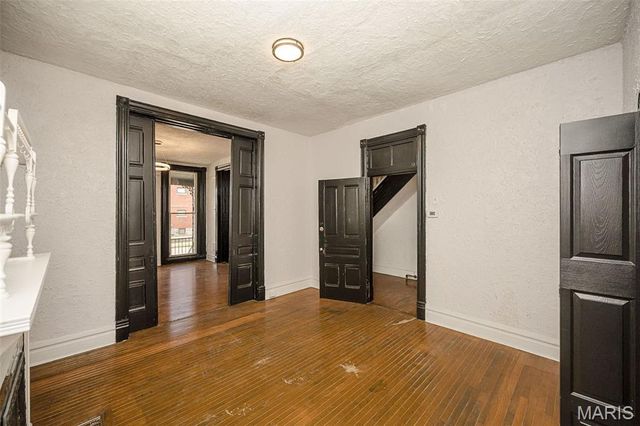 4371 W Belle Place, St Louis, MO 63108