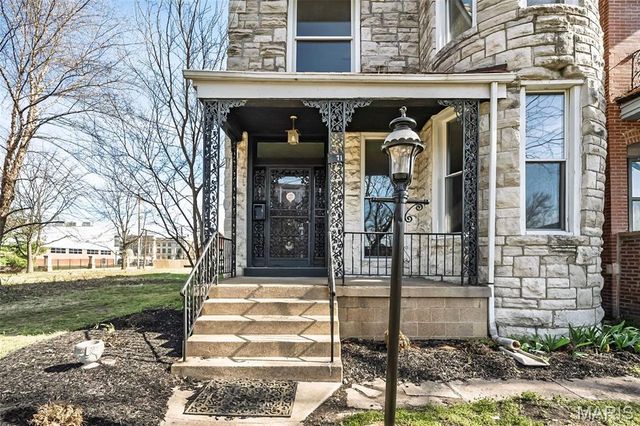 4371 W Belle Place, St Louis, MO 63108