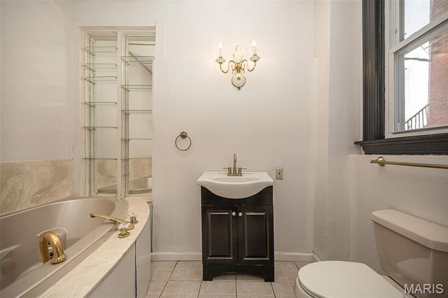 4371 W Belle Place, St Louis, MO 63108