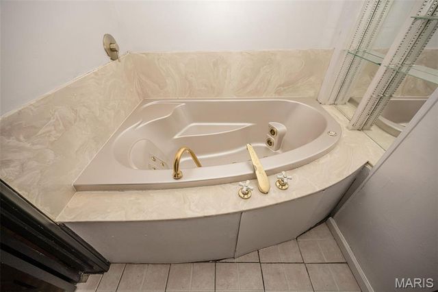 4371 W Belle Place, St Louis, MO 63108