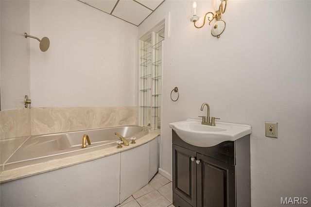 4371 W Belle Place, St Louis, MO 63108