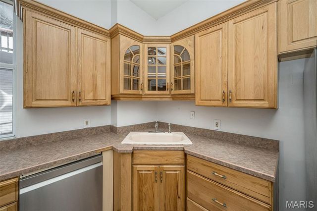 4371 W Belle Place, St Louis, MO 63108