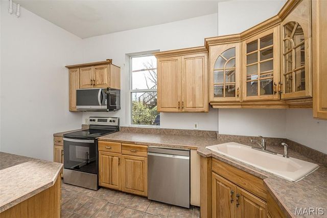 4371 W Belle Place, St Louis, MO 63108