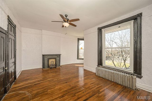 4371 W Belle Place, St Louis, MO 63108