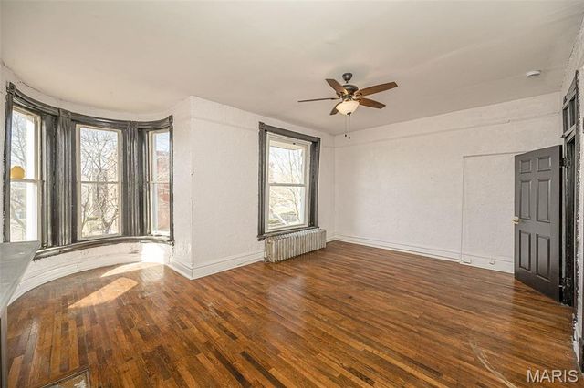 4371 W Belle Place, St Louis, MO 63108