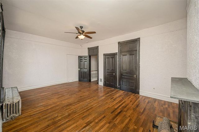 4371 W Belle Place, St Louis, MO 63108