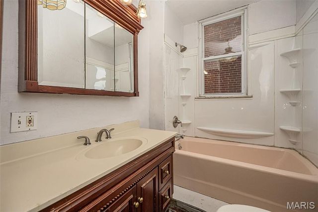 4371 W Belle Place, St Louis, MO 63108