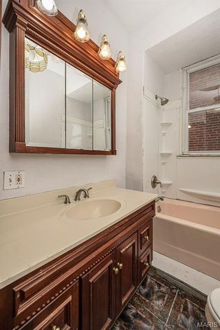 4371 W Belle Place, St Louis, MO 63108