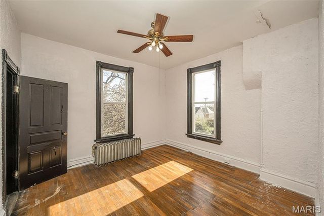 4371 W Belle Place, St Louis, MO 63108