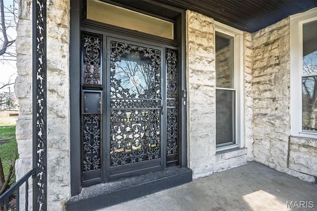 4371 W Belle Place, St Louis, MO 63108