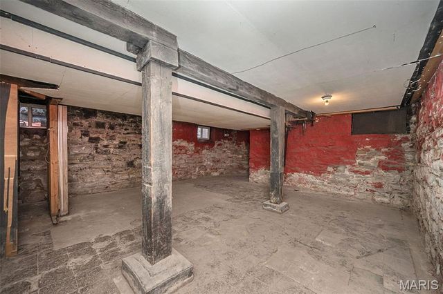 4371 W Belle Place, St Louis, MO 63108