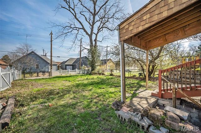 4371 W Belle Place, St Louis, MO 63108