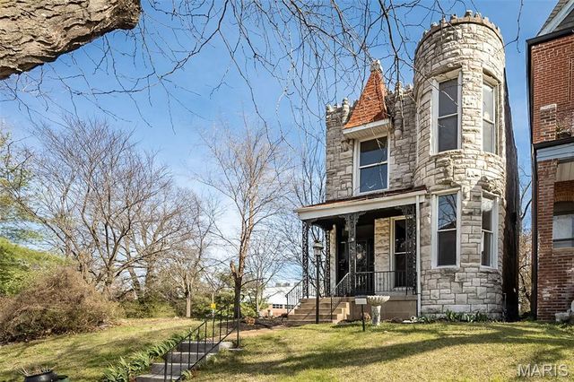 4371 W Belle Place, St Louis, MO 63108