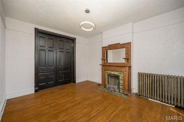 4371 W Belle Place, St Louis, MO 63108